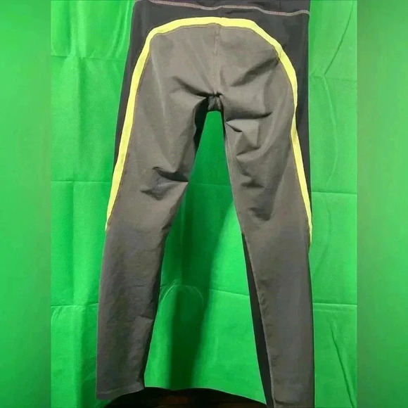 Athleta Woman’s Gray Black Yellow Leggings Size Small - Picture 10 of 10